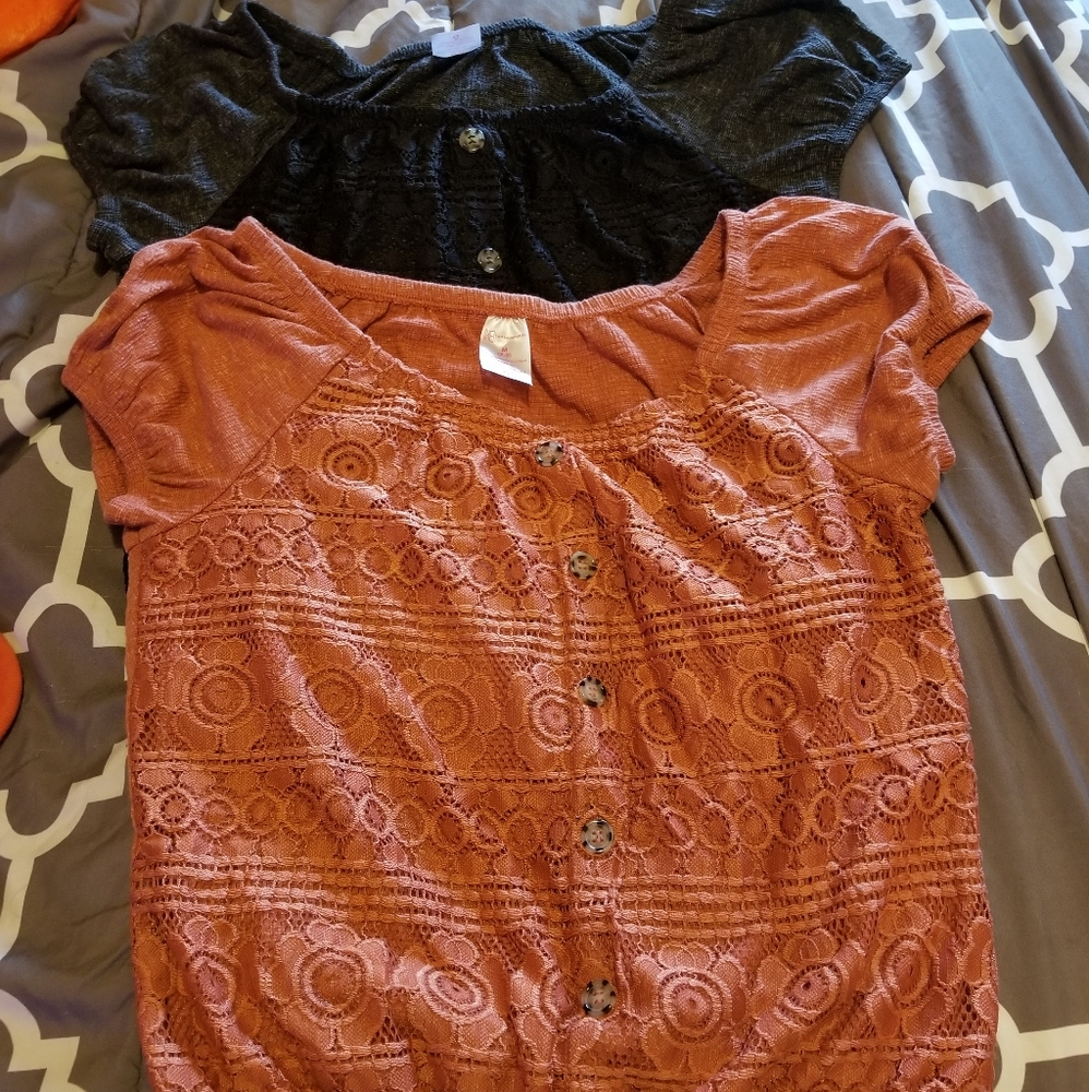 Black and rusty orange last tops